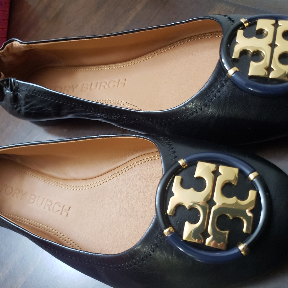 NWT and box Tory Burch logo ballerina flats size 8